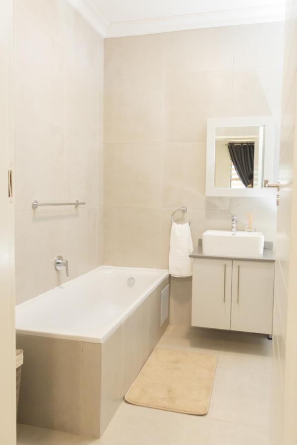 Fumo House Lifestyle Apartments Midrand Exteriör bild